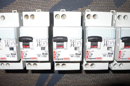 Disjoncteur differentiel 16a - disjoncteur,