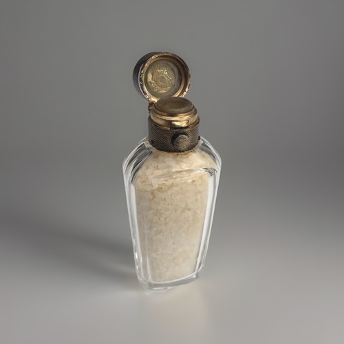 Ancien flacon sel métal - ,