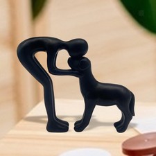 Figurine humaine et chien