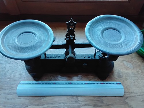 Ancienne balance poids 1kg - balance, a