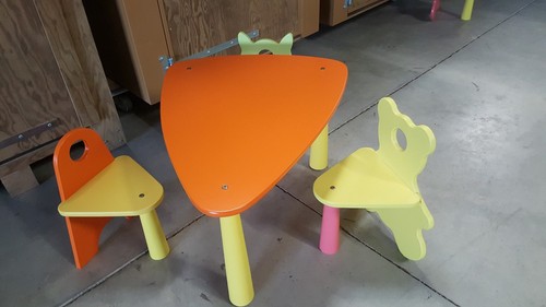 Table chaises récré - et,