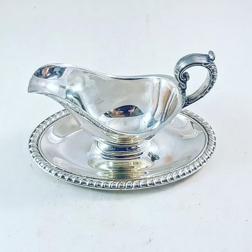 Saucière sur plateau métal - saucière,