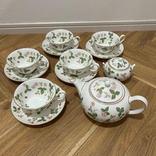 Tasse à thé aux fraises sauvages Wedgwood théière sucrier du Japon