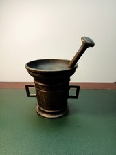 Mortier ancien en bronze  hauteur 15 cm à anse et  son pilon