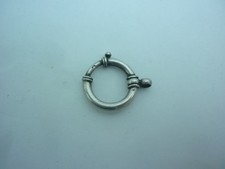 Ancien fermoir à ressort de chaine de montre à gousset en argent massif .