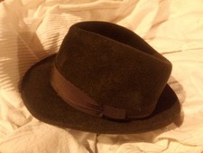 Chapeau ancien en feutre Flechet. Initiales JR Très bon état. Made in France.