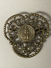 Rare broche ancienne  médaillon saint anne d’auvray 