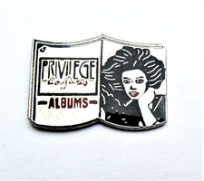 RNT 3/ Pin's livre magazine