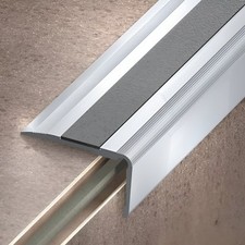 Nez de marche intérieur pour