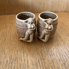 2 anciens mugs ou chopes
