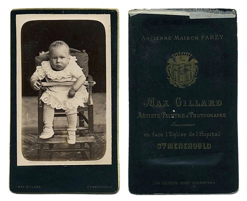 Cdv bébé fille assise - cdv, dans
