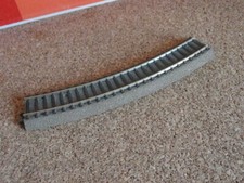 Rail courbe R1 30° Trix 62130 - Rayon 360 mm - HO : 1/87 - Code 83 - Voie C