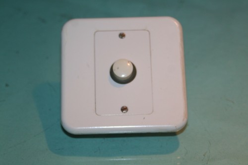 Bouton poussoir pour