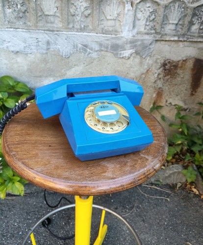 Vintage blue space age phone - blue,