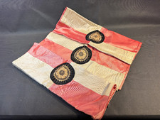 Lot de 3 anciennes housses de coussins en soie brodée motifs chinois 43cm x 43cm