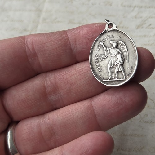 Belle médaille vachette ange - belle,