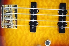 Fender Japan JB62G-105US Jazz Bass années 90 2000 Quilted Maple Body Gold...