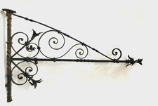 Potence d'enseigne ou de lanterne en fer forgé du XVIII siècle