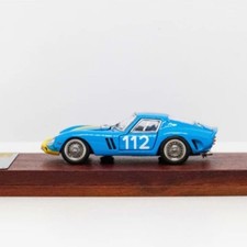 Figurine voiture échelle 1:64