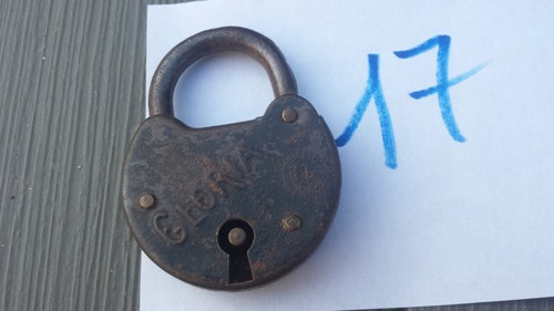 Ancien petit cadenas en - 17/,