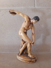Statuette ancienne du Discobole à Olympie