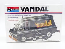 MONOGRAM 1/24 VANDAL WILD CUSTOM STYLED VAN WITH MINI BIKE #6657 NEUF EN BLISTER
