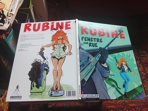 Rubine fenêtre sur rue - , eo