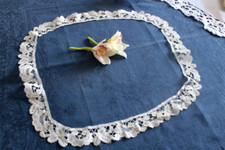 Tour de napperon  en dentelle