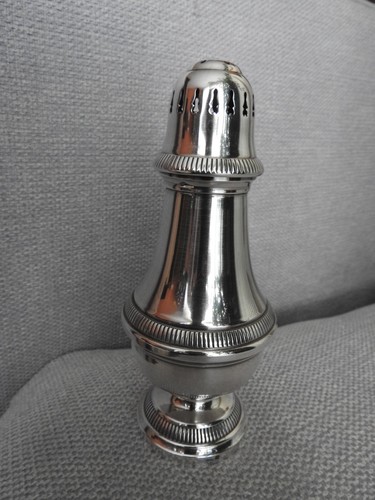 Ancienne saupoudreuse - , en