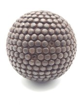 Ancienne Boule en Bois Cloutée Diamètre 10,2 cm , Poids 1123 gr, portant le n°5