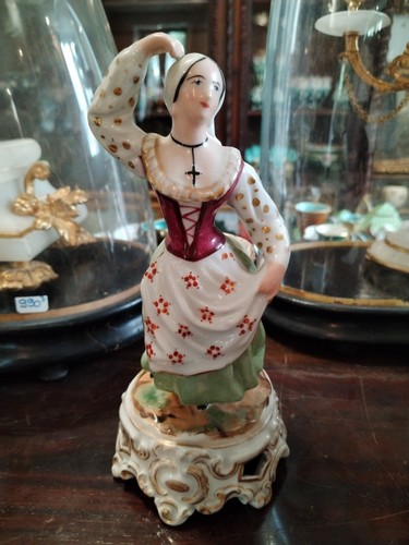 Sujet bouquetière porcelaine - sujet,