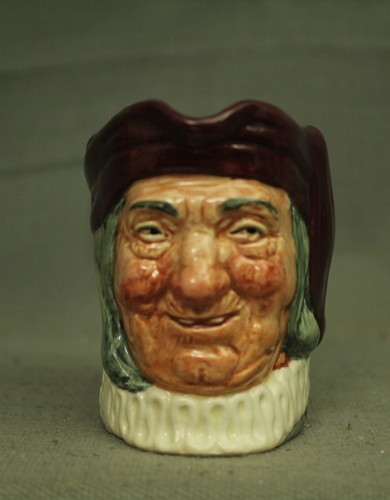 Small royal doulton toby - royal,