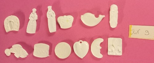 Feves plastique anciennes - ",