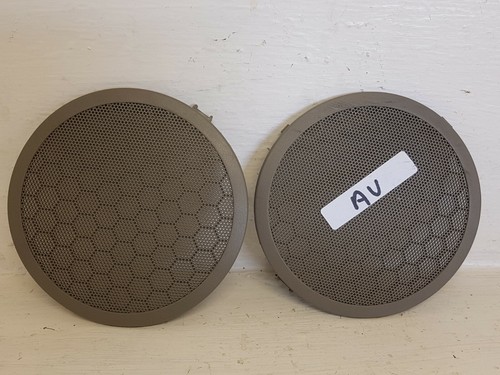 Cache enceinte porte avant