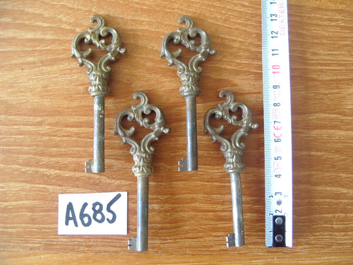 Lot a685 clé clés - 4,