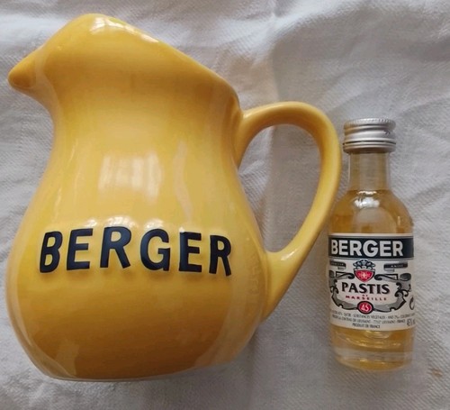 Petit pichet berger avec - pichet,