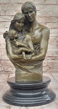 Famille heureuse par - par, l'artiste