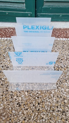 Présentoirs publicitaires