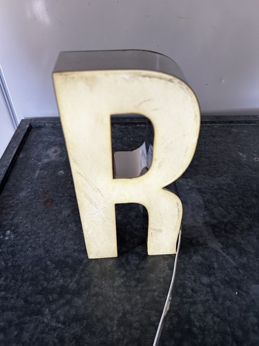 Lettre enseigne lumineuse - r,