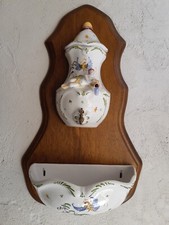 Fontaine murale en faïence