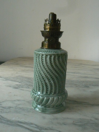 Ancienne lampe petrole faience - lampe,