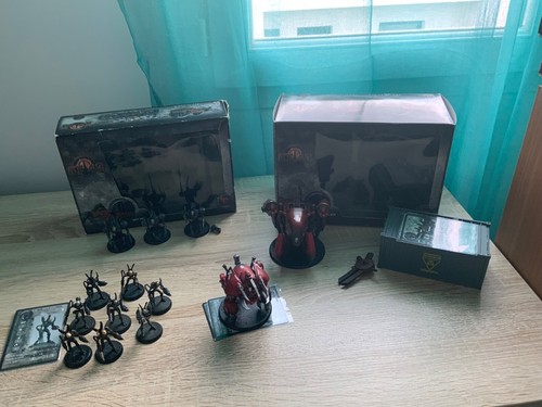 At43 lot figurines therians - de,