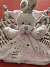 Doudou lapin rose beige blanc rayures attache tétine ABC Nicotoy coeurs