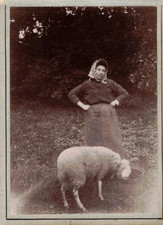 France - Paysanne et mouton -