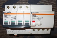 DISJONCTEUR DIFFERENTIEL TETRA 63A 300mA COURBE C, TRI+N MERLIN GERIN PouvC.15KA