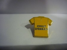 Pin’s Cyclisme Tour de France Maillot jaune Crédit Lyonnais signé Decat Paris