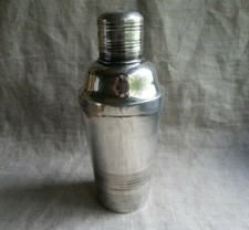 SHAKER EN MÉTAL ARGENTÉ - POINÇON ORFÈVRE LB - PASSOIRE INTÉGRÉE