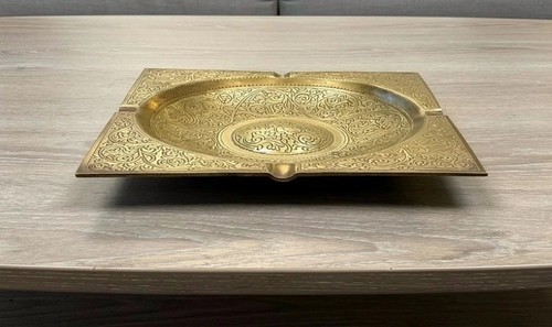 Ancien cendrier carré - , en