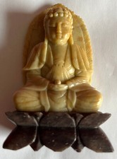 BOUDDHA EN PIERRE DE LARD SUR SOCLE ATTENANT/ XX SIECLE