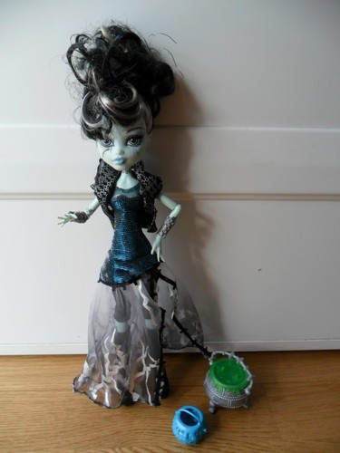 Monster high doll - monster, rules